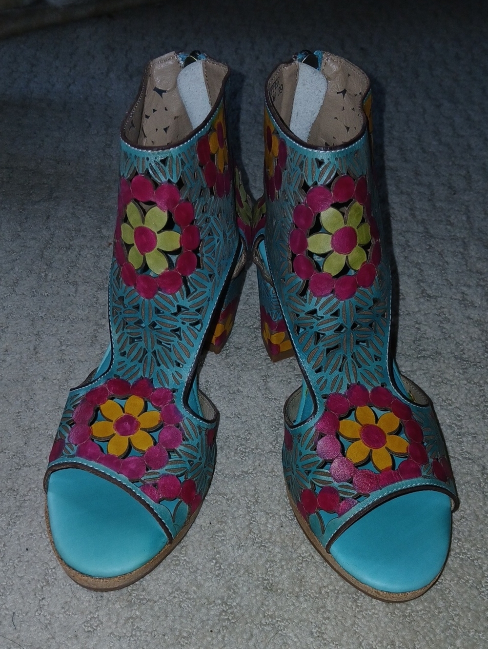 L'ARTISTE Spring Step Kenzee Turquoise Cutout Floral Peep-Toe Heels 39
